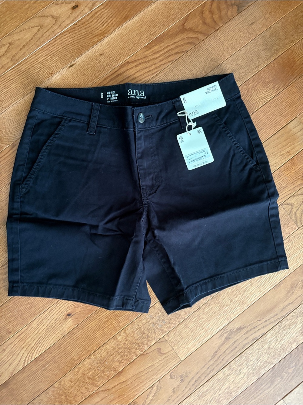 a.n.a Women’s Black Mid-Rise Midi Shorts